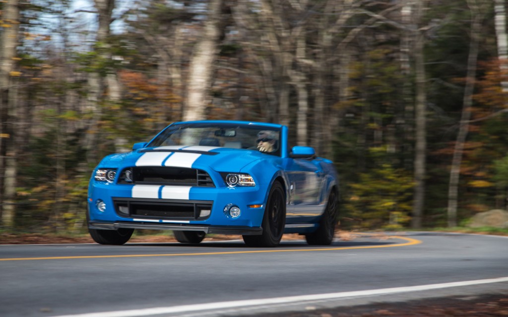 2013-Ford-Shelby-GT500-front-end-in-motion-1024x640