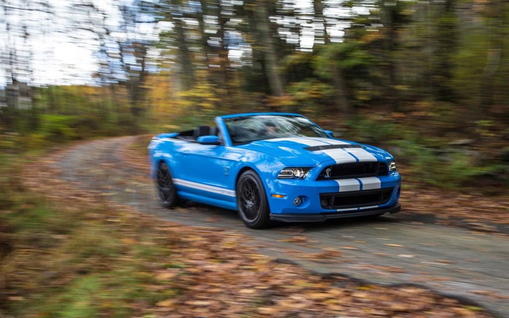 2013-Ford-Shelby-GT500-front-three-quarter-in-motion-1024x640