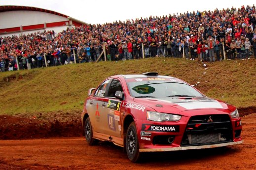 Dupla da Mitsubishi acelerou o Lancer Evo X no Rally de Erechim - Divulgação