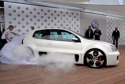 normal_Volkswagen_Golf_GTI_W12_Concept-12