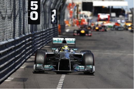 Nico Rosberg segue na ponta da corrida